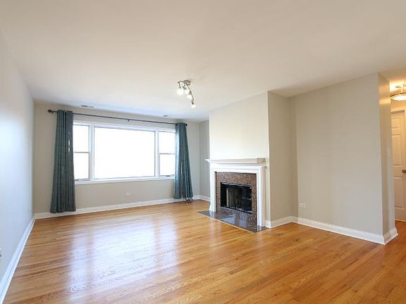 3rd image of 702 S Lytle St Unit 3S