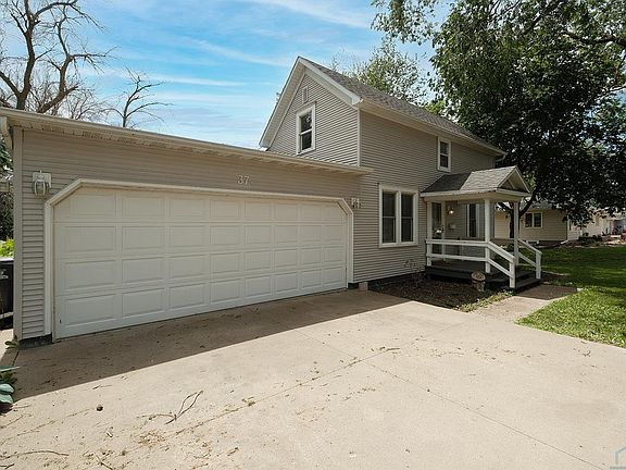 2nd image of 37 9th St SW