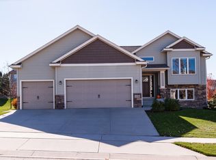 2138 Fieldstone Rd SW, Rochester, MN 55902