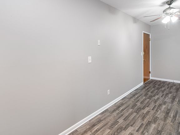 3rd image of 4133 Flintlock Dr #14