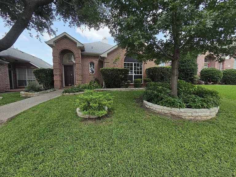 6917 Barbican Dr — Photo 2