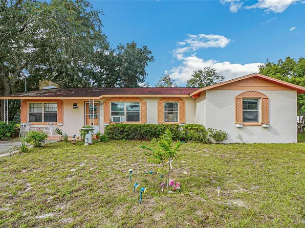 706 Hickory Ave, Fruitland Park, FL 34731