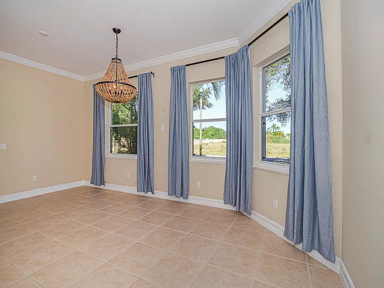 1965 Bridgepointe Cir #84 — Photo 9