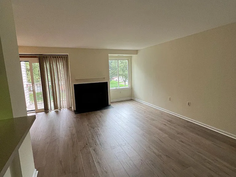 1113 Castle Harbour Way #2B — Photo 6