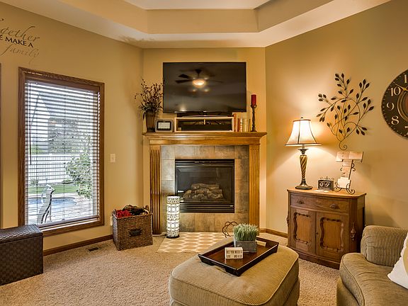 4th image of 16910 Colony Dr