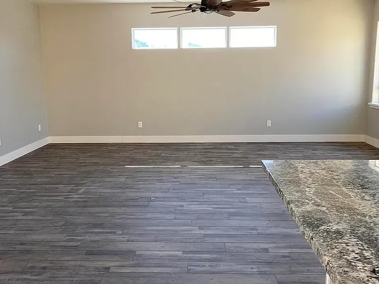 1086 Tee Dr — Photo 6