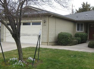 328 N 7th St, Central Point, OR 97502