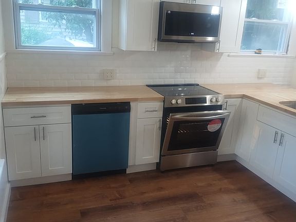 5th image of 8 Cozy Ave #1