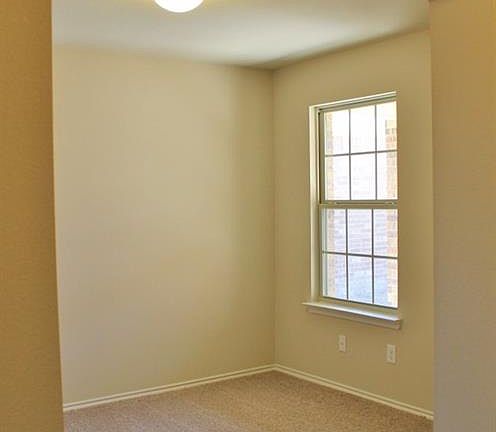 3rd image of 1228 Basswood Ln
