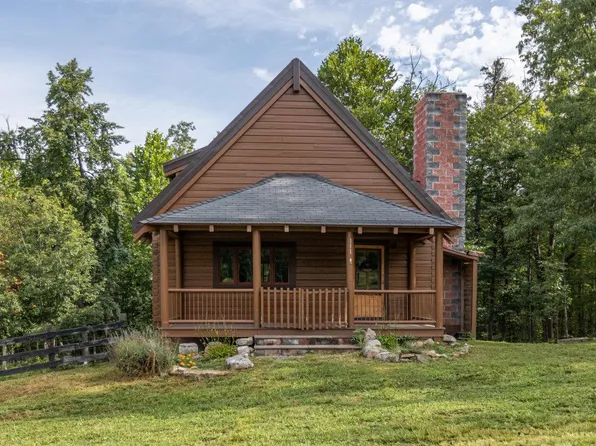 111 Copperhead Rd, Edinburg, VA 22824