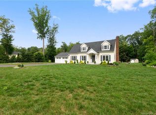 9 Russett Rd, Sandy Hook, CT 06482