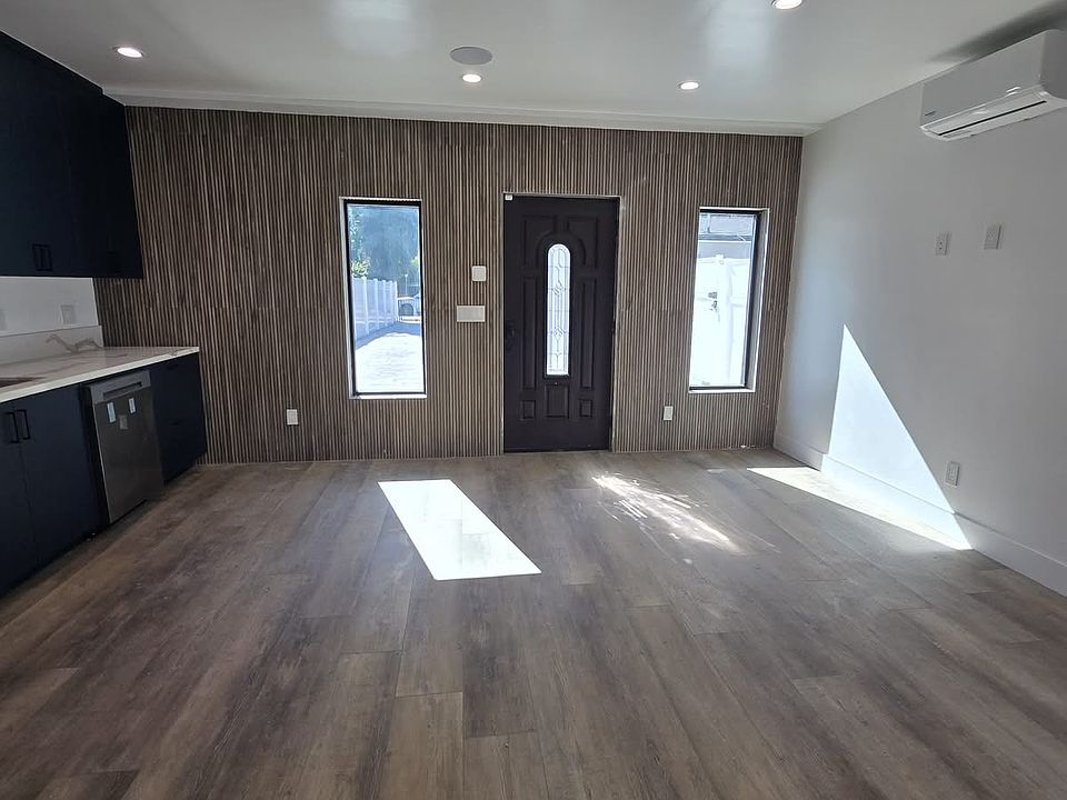 2nd image of 14121 Califa St