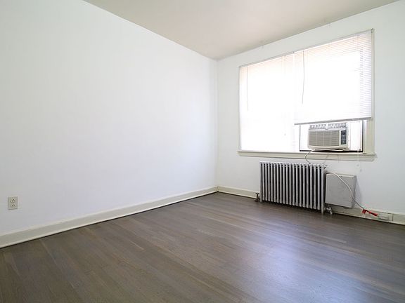 4th image of 1934 Waverly St APT A301