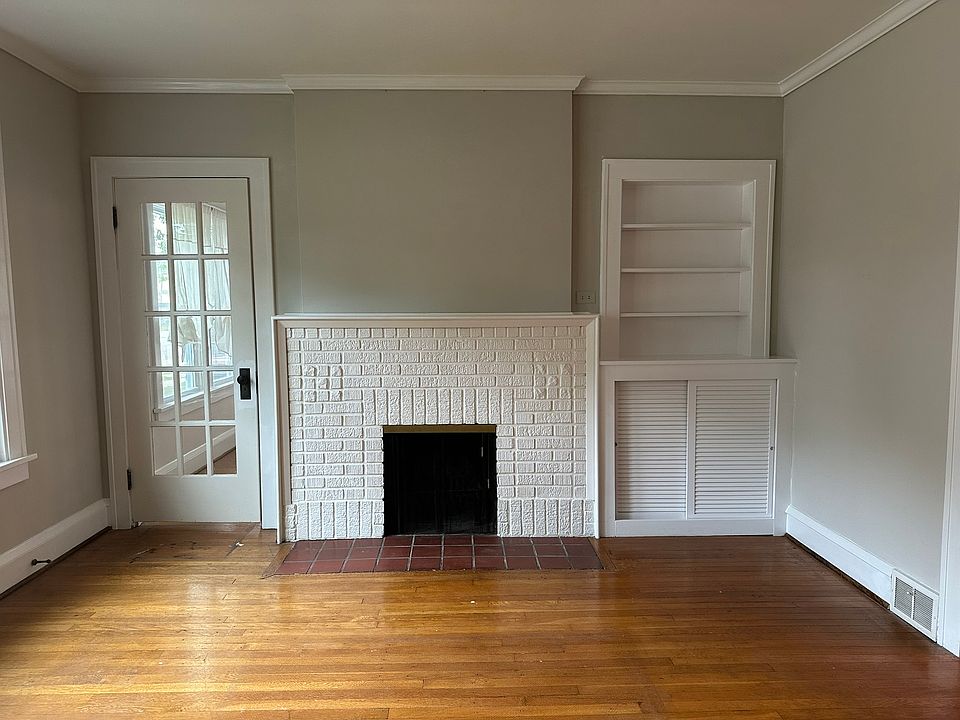 Living Room built-in shelves