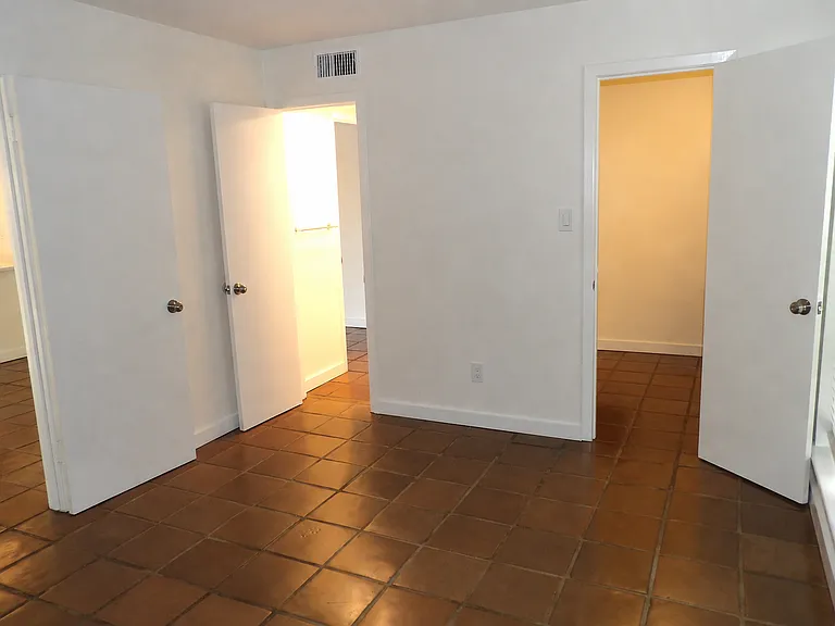 4432 Buena Vista St #102 — Photo 4