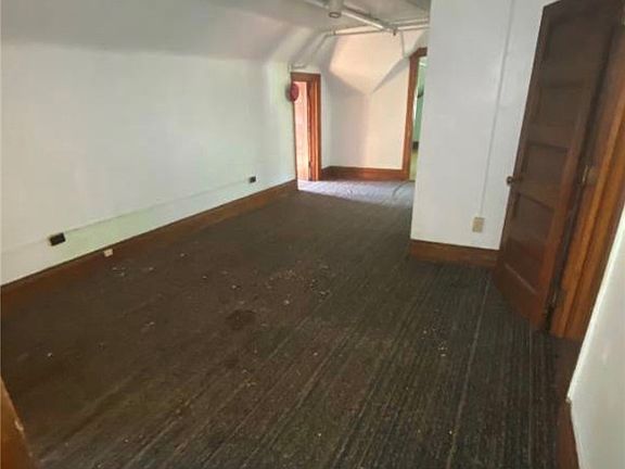 33rd image of 301 Grove St