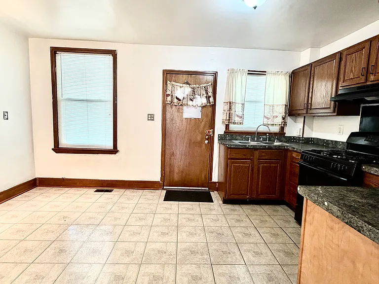 3018 Larue Sq E — Photo 9