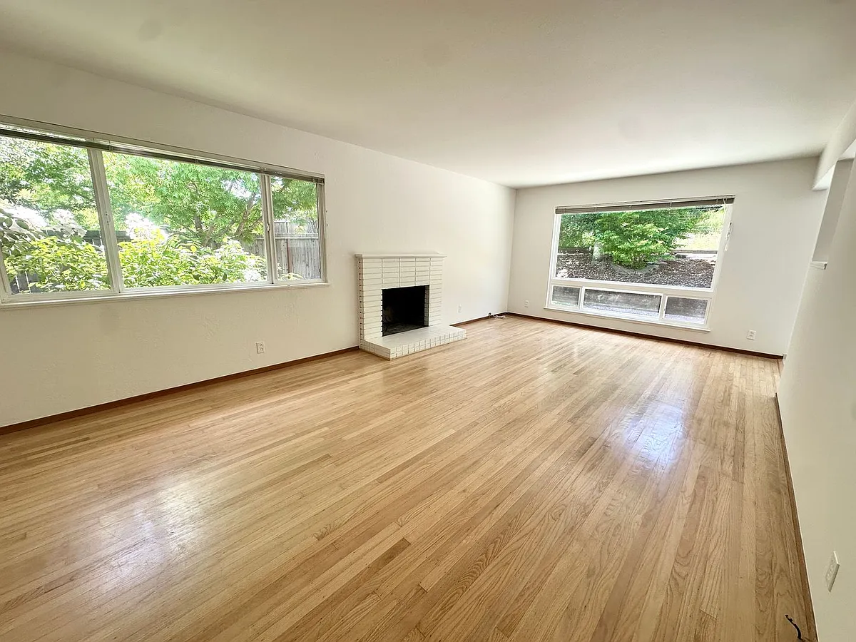 Building Photo - 648 Tanbark Ter