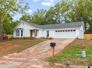102 Lisi Ln, Clinton, MS 39056