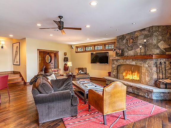 5th image of 254 Mirror Lake Dr