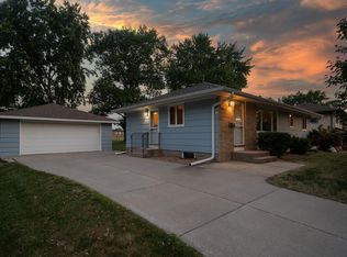 141 Maplewood Dr E, Bloomington, MN 55420