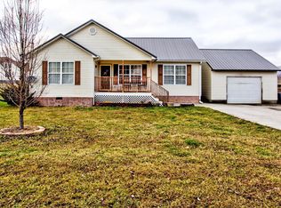 442 Clover Cir, Jacksboro, TN 37757
