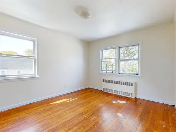 124-01 Hillside Avenue image 11 of 20