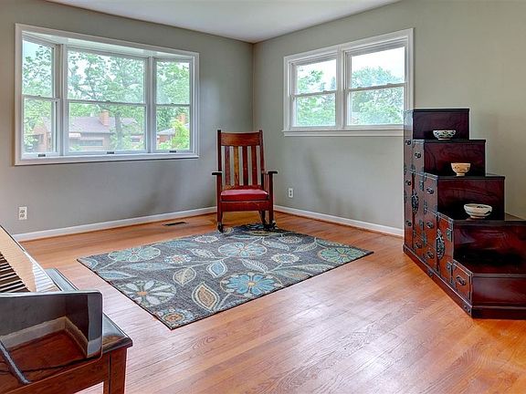 5th image of 1584 Marian Ave
