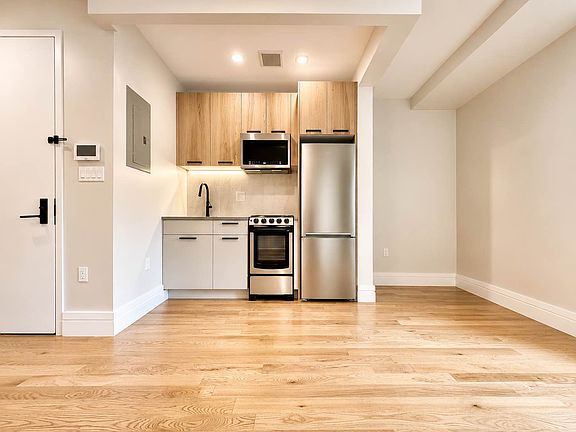 3rd image of 1393 Lincoln Pl #1A