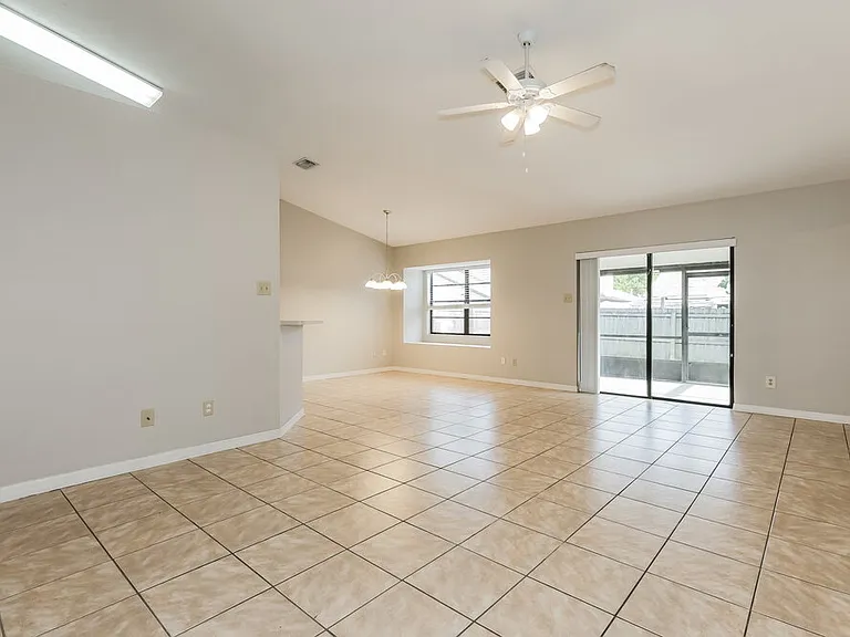 1440 Tiverton Dr — Photo 4