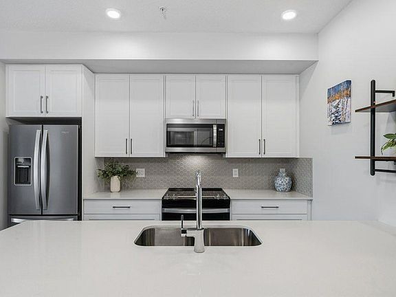 4th image of 255 W Les Jardins Park SE #224
