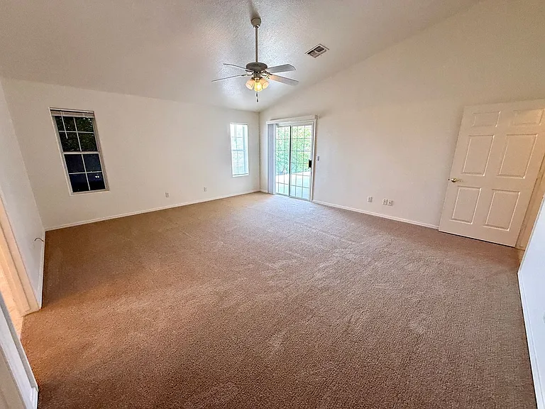 660 Country Club Dr — Photo 29