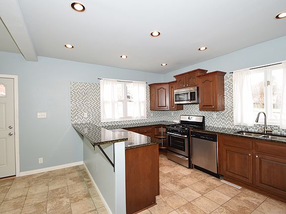 2nd image of 2526 N Bartlett Ave