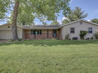 2196 Parrish Dr, Saint Joseph, IL 61873