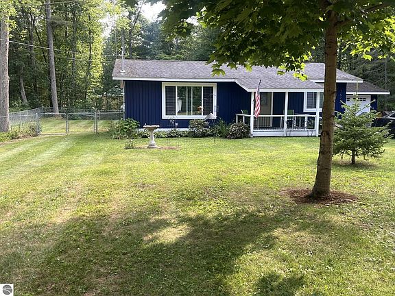 4th image of 3644 Crescent Dr
