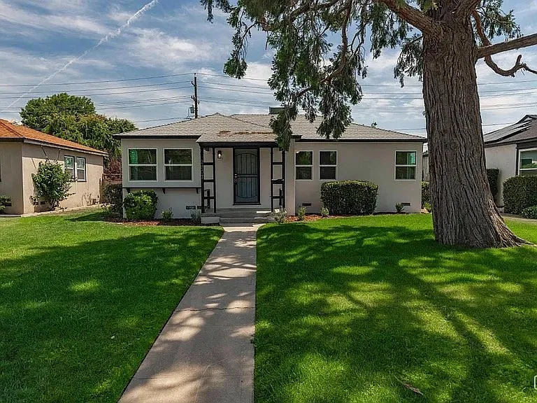 2907 Truxtun Ave — Photo 3
