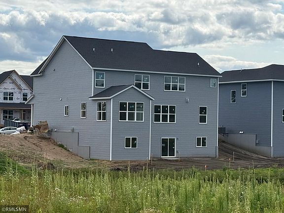 2nd image of 1725 Meadows Dr NE
