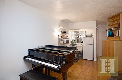 4th image of 512 E 11th St APT 1A