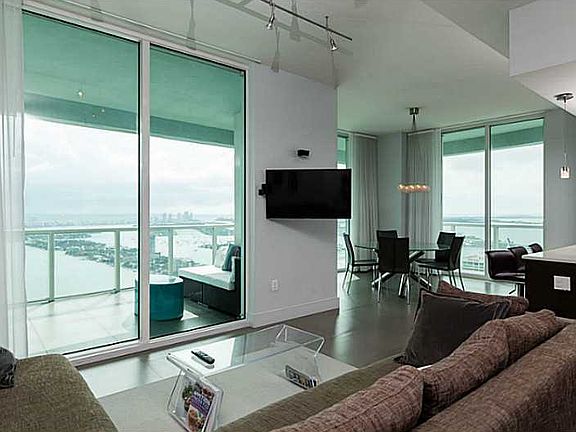 3rd image of 1900 N Bayshore Dr APT 4901