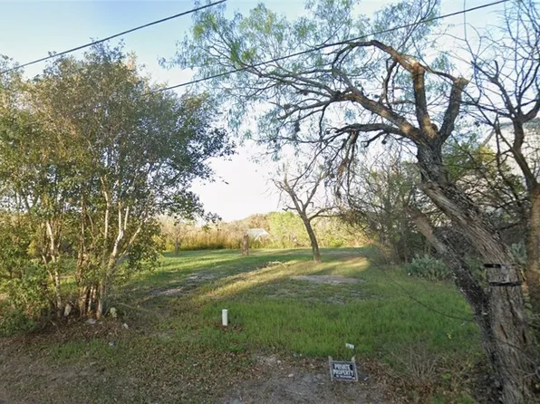 216 S Cherry St, Seguin, TX 78155