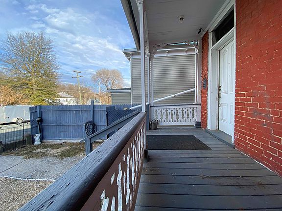 4th image of 808 Maple St