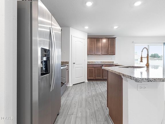 3rd image of 26 Rockingham Ln