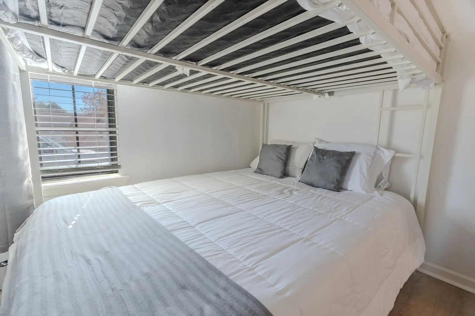 3 bed, 2.0 bath, 1194 sqft, $2,764 — Photo 3