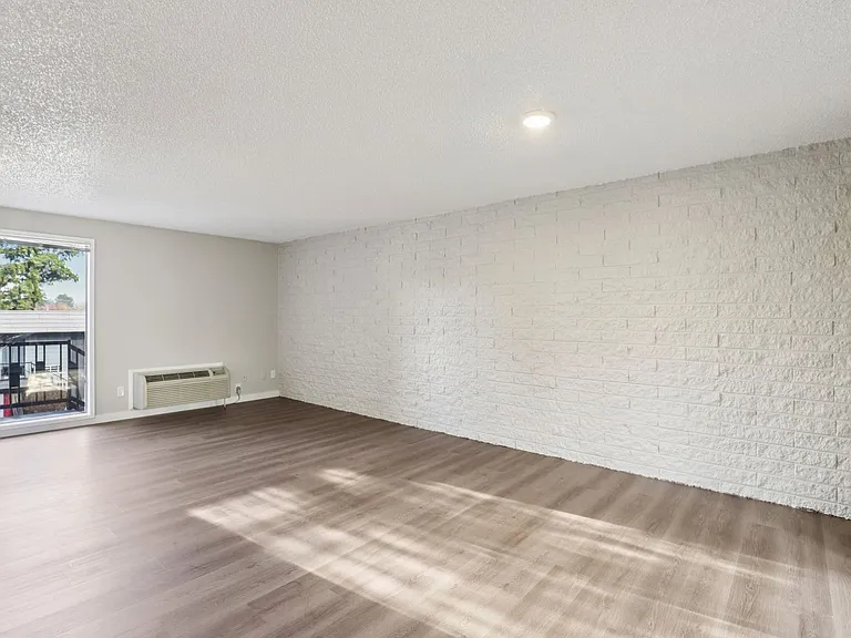 Cypress Crest Apartments — Photo 38