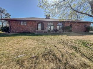 688 21st Rd, Axtell, NE 68924