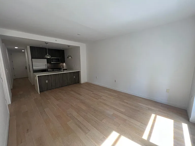 160 1st St #606 — Photo 2