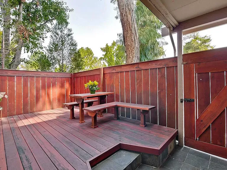 3052 Creekside Dr — Photo 2
