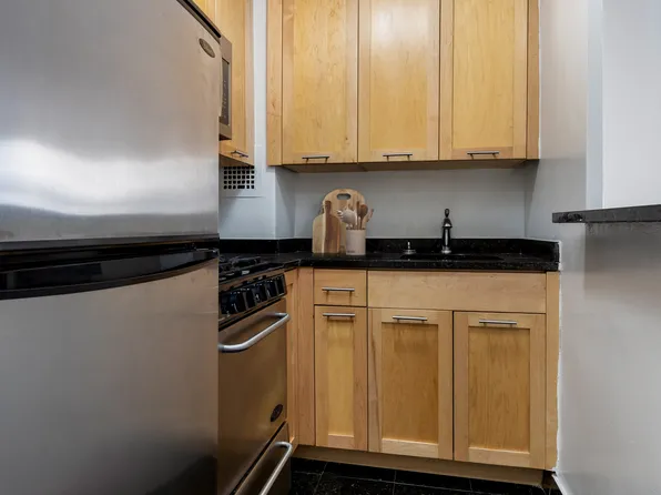 236 East 36th Street image 3 of 8