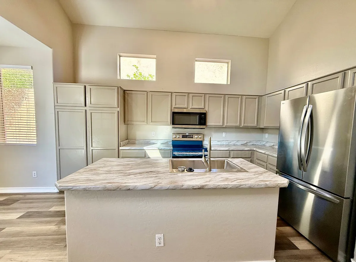 4 bed, 3.0 bath, 2197 sqft, $3,649 — Photo 3