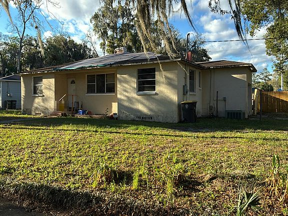 2nd image of 6303 Hyde Park Hvn